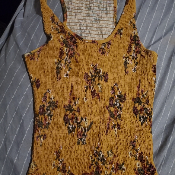 Lot of 4 Women's/Juniors Tops - Picture 4 of 9